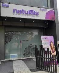 Naturals-Unisex-Salon-Alwar